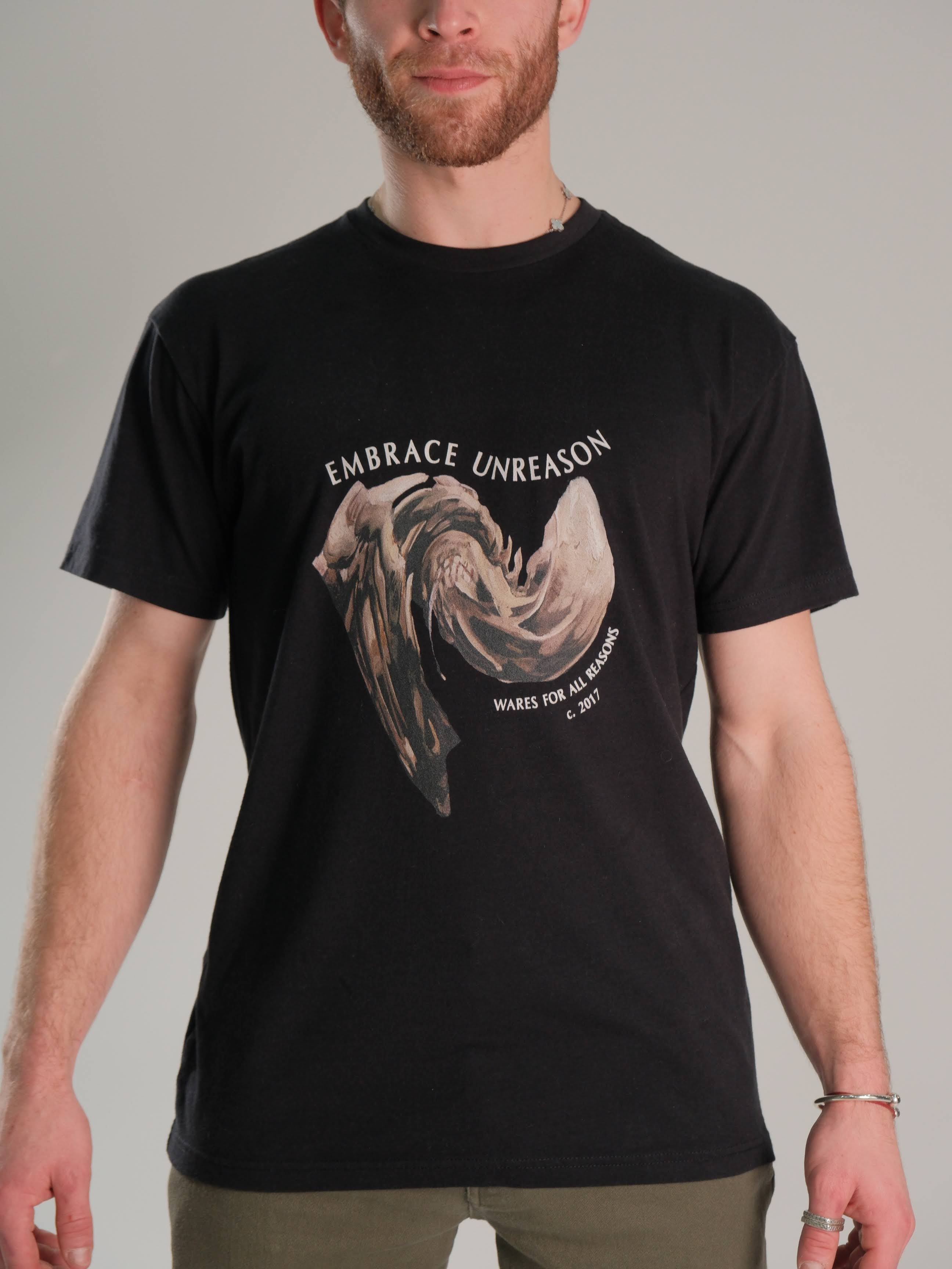 Camiseta Embrace Unreason Standard Issue